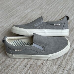 Like New Taos Footwear Rubber Soul Slip-on Gray Canvas Sneakers Shoes Size 7